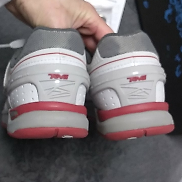 NIB Mens Teva light grey Mountain biking shoes s 8 - Picture 6 of 13